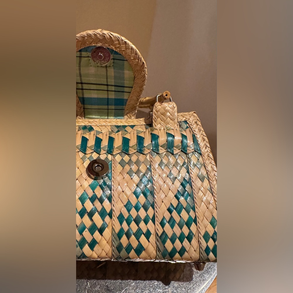 ❤️ NWT Woven Tan and Green Handbag - Picture 10 of 15